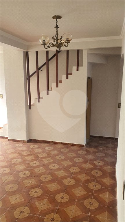 Sobrado à venda com 3 quartos em Vila Nilo, São Paulo, SP