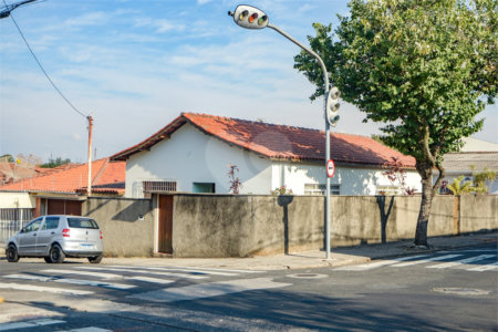 Casa à venda com 2 quartos, sendo 1 suíte, no Centro, Salto, SP