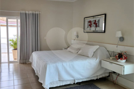 Sobrado à venda com 3 quartos, sendo 1 suíte, em Jardim Vale das Rosas, Araraquara, SP