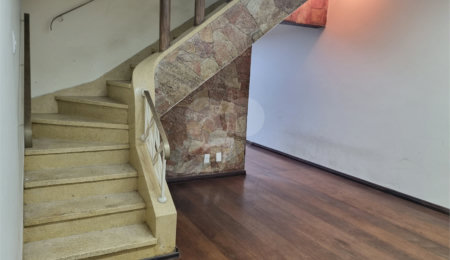 Sobrado à venda com 3 quartos em Moema, São Paulo, SP
