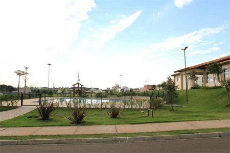 Vende-se casa no Village Damha II