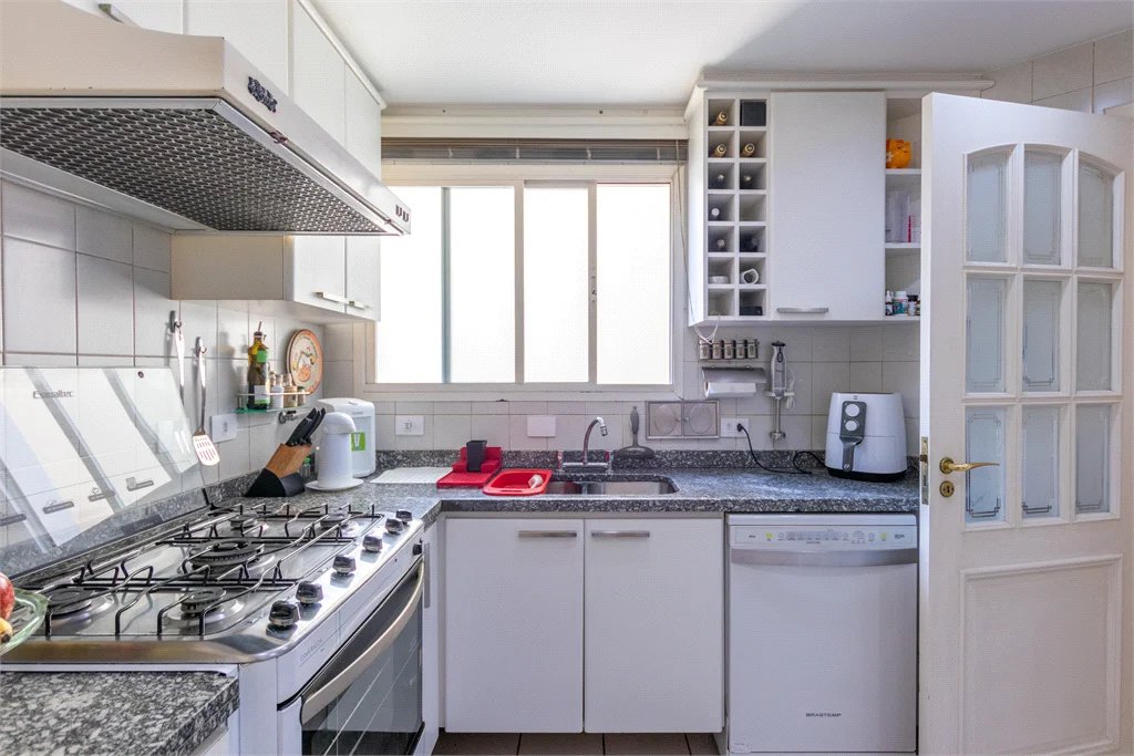 Apartamento à venda com 4 quartos, sendo 2 suítes, em Brooklin Paulista, São Paulo, SP