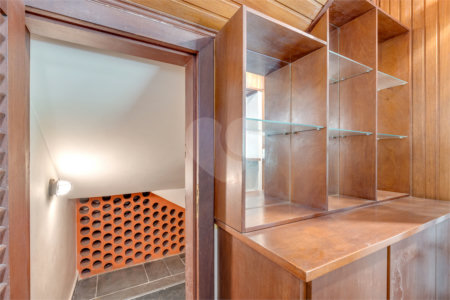 Casa à venda com 5 quartos, sendo 3 suítes, no condomínio Granja do Morumbi, São Paulo - SP
