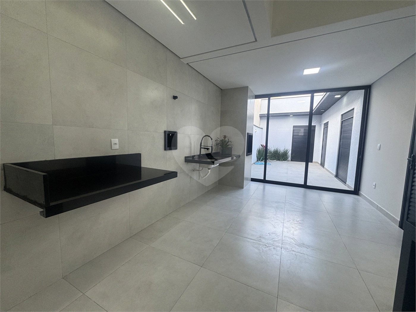 Casa à venda com 3 quartos, sendo 1 suíte, no condomínio Residencial Villagio Wanel, Sorocaba - SP