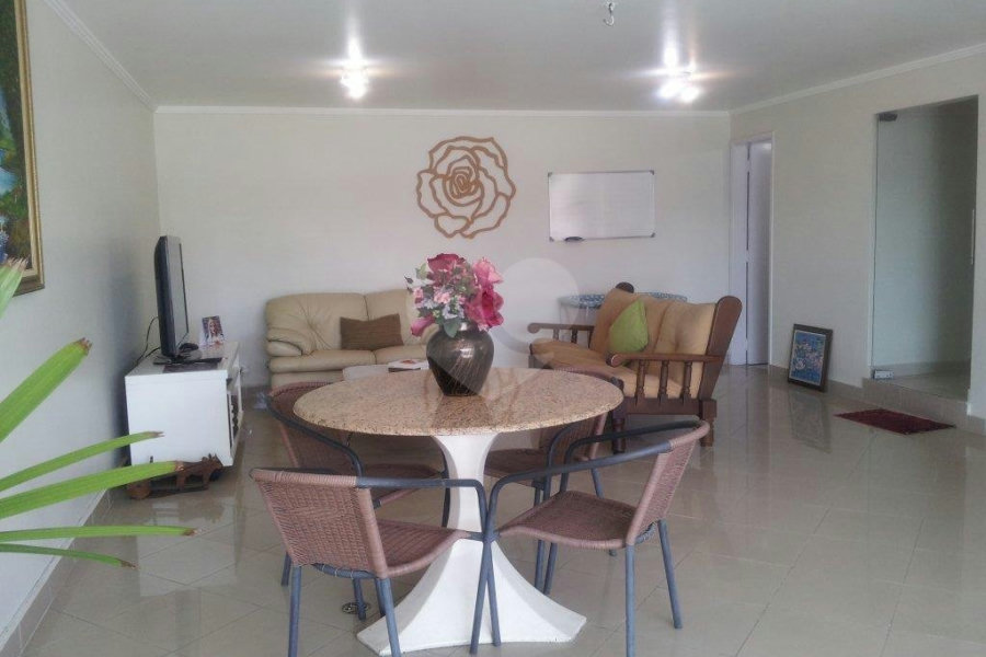 Casa à venda com 4 quartos, sendo 2 suítes, no condomínio Travessa Mário Antônio Correia,174, São Paulo - SP