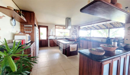 Casa à venda com 3 suítes no Centro, Santa Cruz Cabrália, BA
