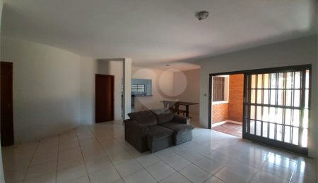 Casa à venda com 4 quartos, sendo 3 suítes,  em Parque Santa Mônica, São Carlos, SP