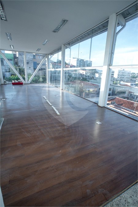 Lindo Salão Comercial para locação com 924m2 no Centro de Atibaia