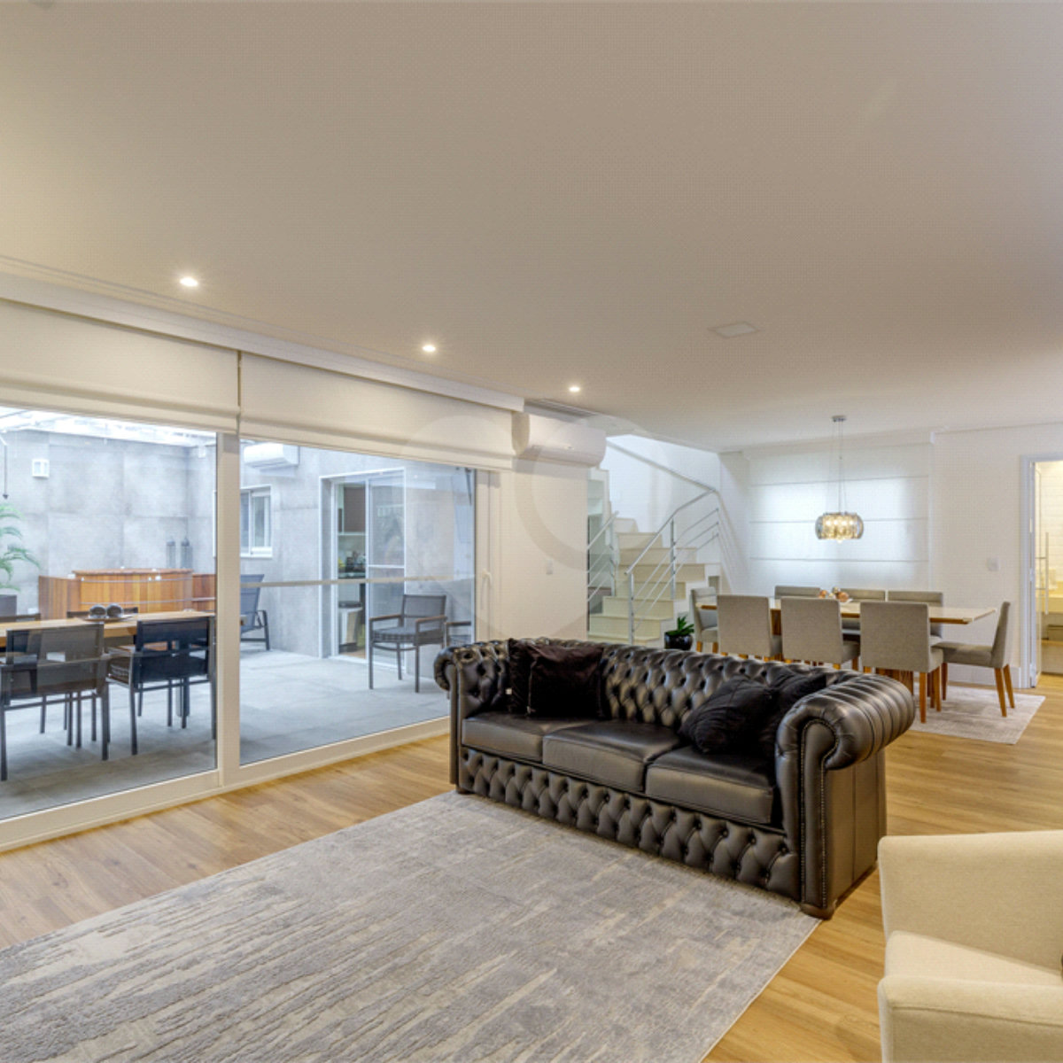 Casa à venda com 4 quartos, sendo 2 suítes, no condomínio Residencial Vila Lagos, São Paulo - SP