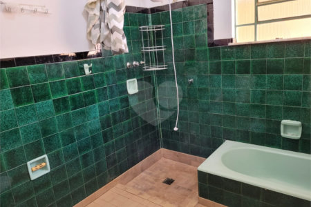 Casa Térrea com 3 dormitórios.