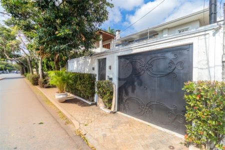 Casa à venda com 4 quartos, sendo 3 suítes, em Brooklin, São Paulo, SP