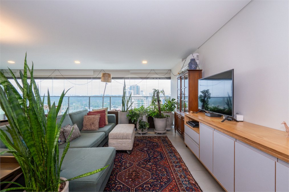 Apartamento à venda com 3 suítes em Campo Belo, São Paulo, SP