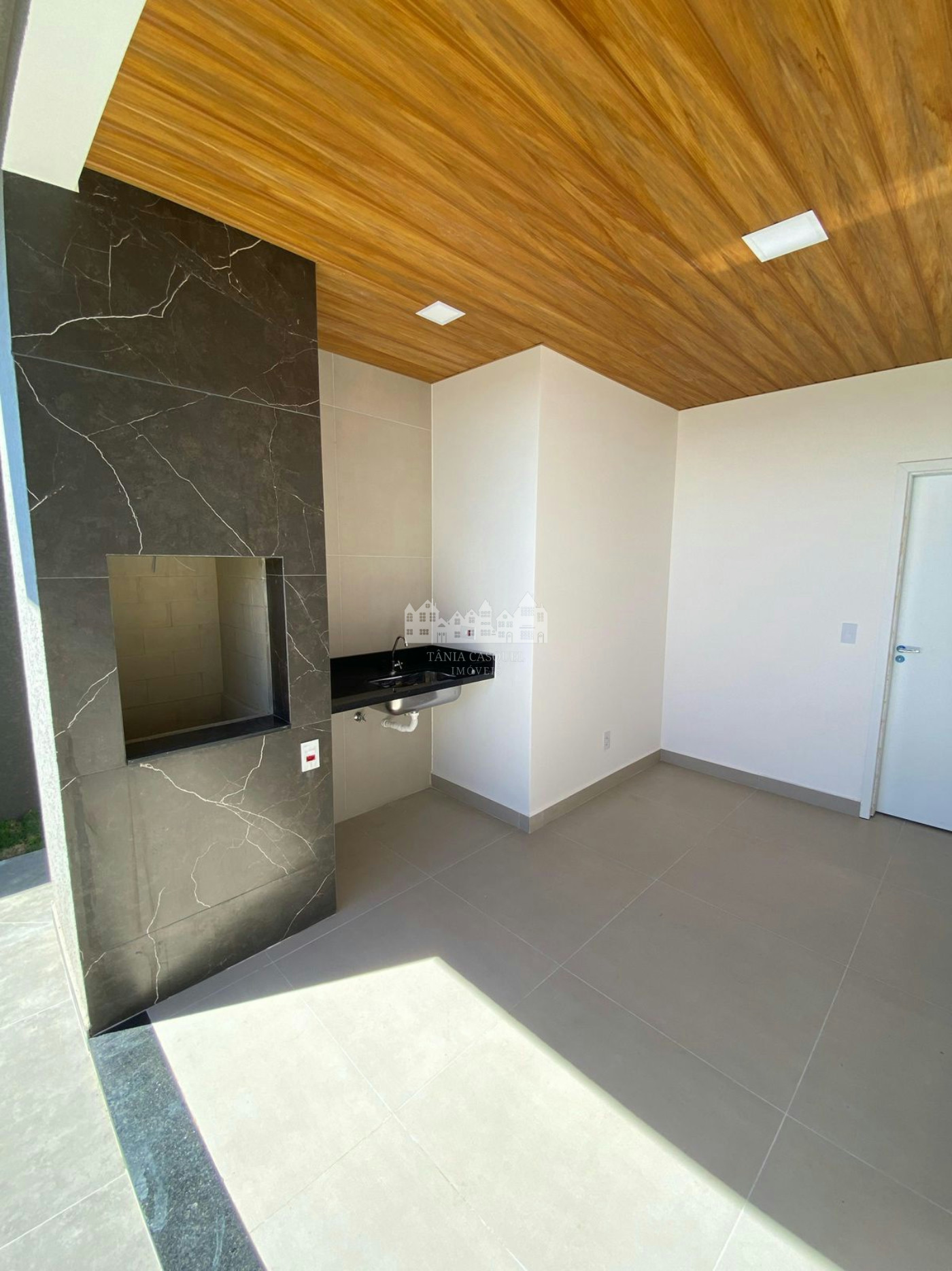 Casa à venda com 3 quartos, sendo 1 suíte, em Vila Petrópolis, Atibaia, SP