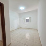 Casa à venda com 3 quartos, sendo 1 suíte, no condomínio Residencial Jardim das Palmeiras, Vinhedo - SP