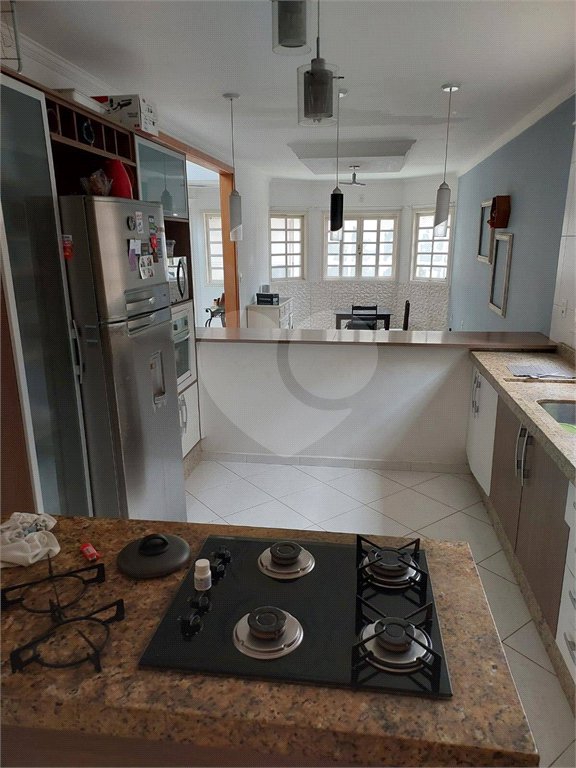 Sobrado à venda com 3 quartos, sendo 1 suíte, em Jardim Fonte Áurea, Poá, SP