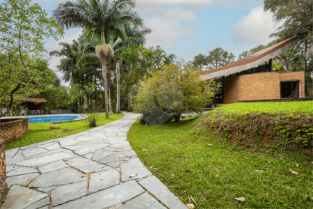 Casa à venda com 3 suítes no condomínio Chácara Flora, São Paulo - SP