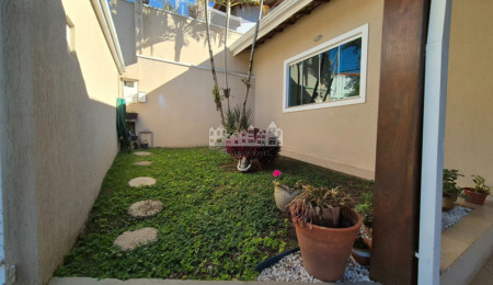 Casa à venda com 3 quartos, sendo 1 suíte,  em Retiro das Fontes, Atibaia, SP