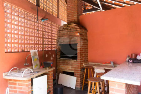 Casa à venda com 3 quartos, sendo 1 suíte, em Vila Universitária, São Paulo, SP
