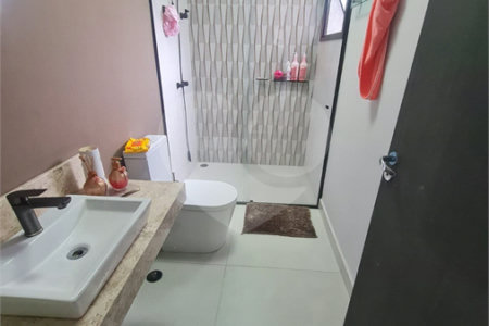Linda casa em condomínio fechado, unindo conforto, lazer e segurança para você e sua família!