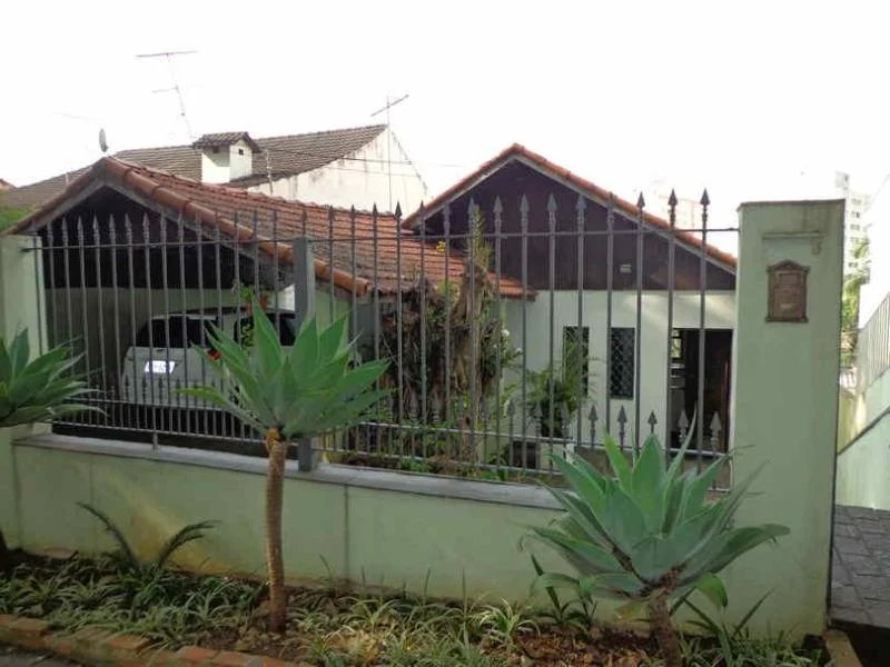 Casa à venda com 3 quartos, sendo 1 suíte, em Jardim Londrina, São Paulo, SP
