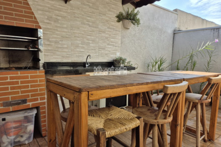 Casa à venda no Bairro Imperial – Atibaia | 2 dormitórios, suíte, 2 vagas e área gourmet