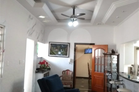 Sobrado à venda com 3 quartos, sendo 2 suítes, no Centro, Araraquara, SP