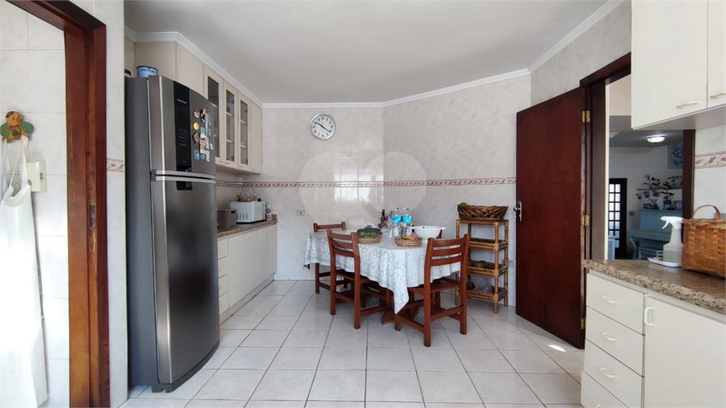 Sobrado à venda com 4 quartos, sendo 2 suítes, em Interlagos, São Paulo, SP