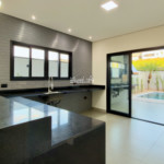 Casa à venda com 3 suítes no condomínio Portal Lamis, Atibaia - SP