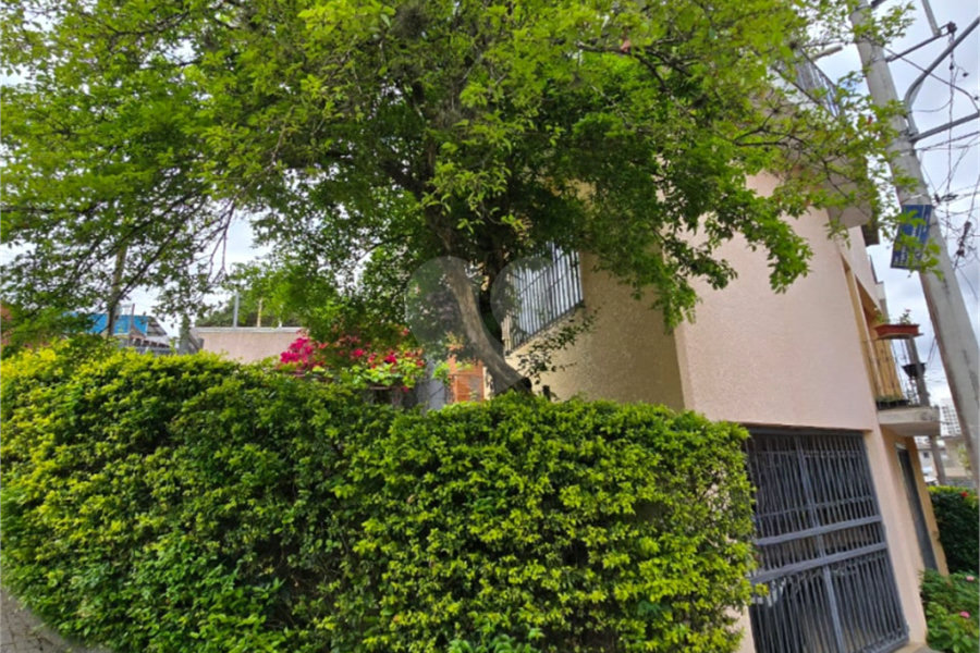 Sobrado à venda com 4 quartos, sendo 1 suíte, em Jardim Regina, São Paulo, SP