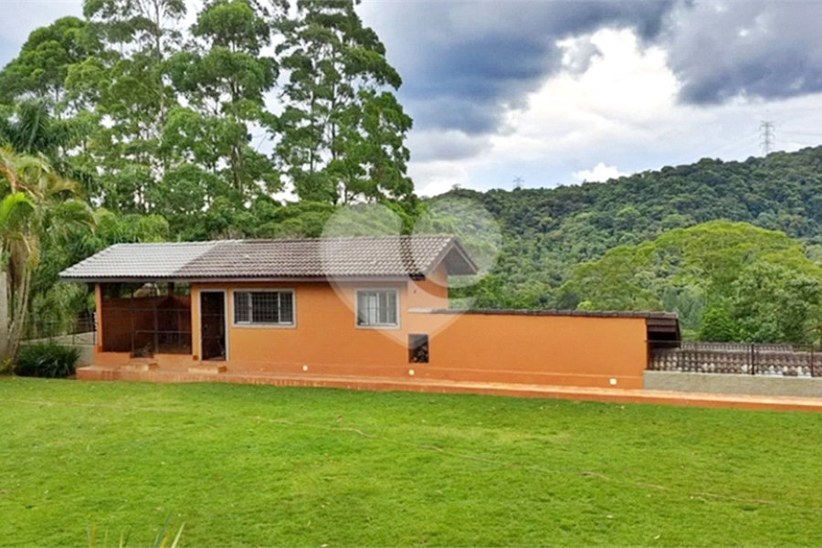 Casa à venda com 8 quartos, sendo 4 suítes, em Roseira, Mairiporã, SP