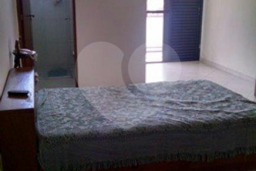 Casa Térrea à venda com 5 quartos, sendo 2 suítes, em Jardim Vila Galvão, Guarulhos, SP