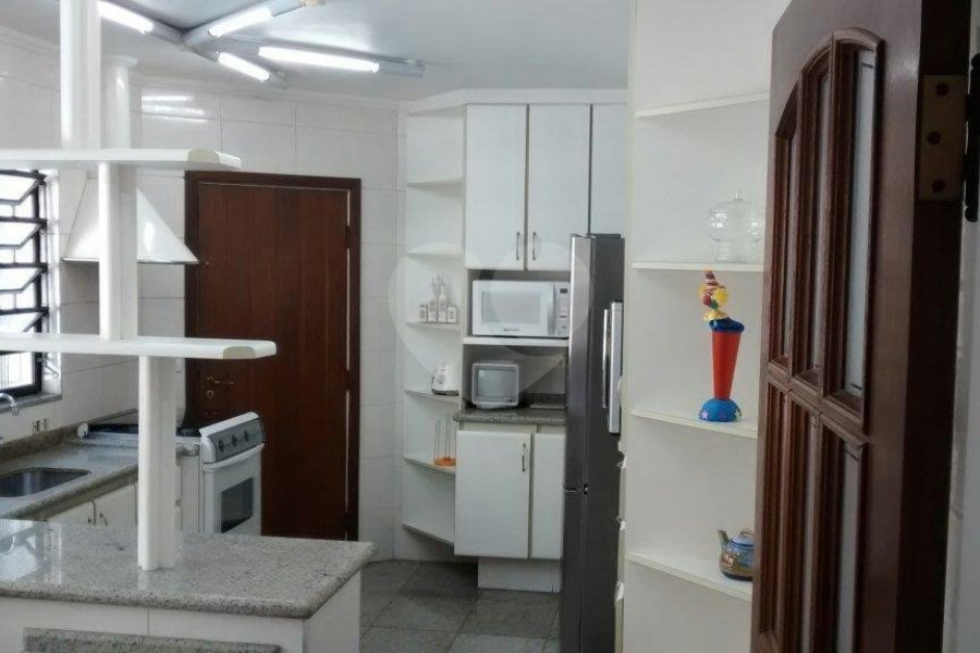 Sobrado à venda com 4 suítes em Vila Irmãos Arnoni, São Paulo, SP