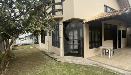 Casa à venda com 5 quartos, sendo 3 suítes,  no condomínio Recanto das Palmeiras, Rio de Janeiro - RJ