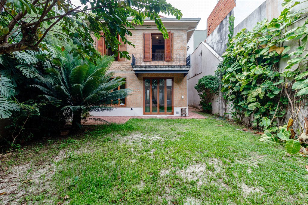 Casa à venda com 3 quartos, sendo 2 suítes, em Jardim América, São Paulo, SP