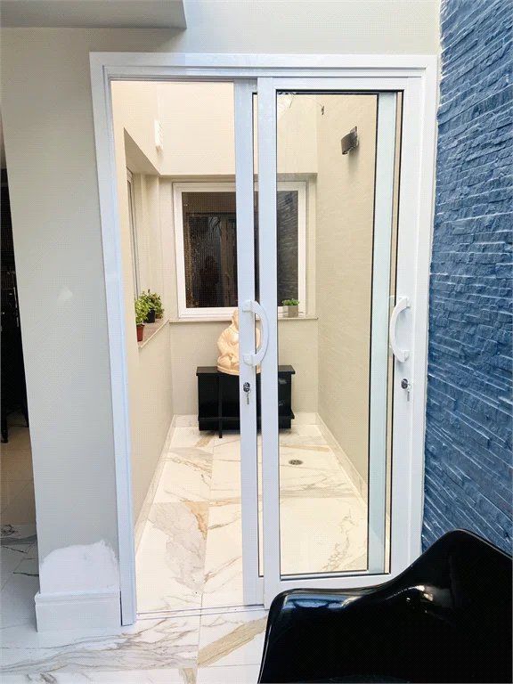 Casa à venda com 3 suítes em Jardim Londrina, São Paulo, SP