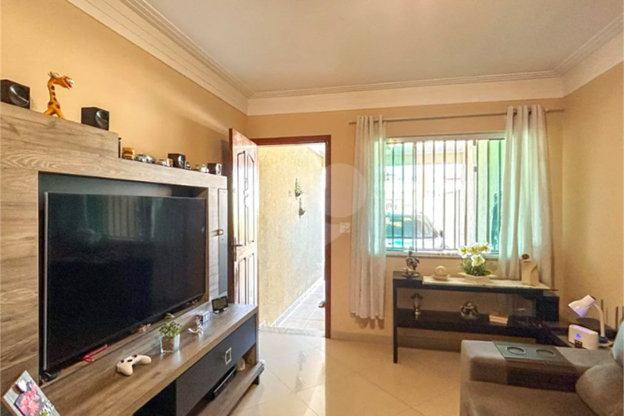 Sobrado à venda com 3 quartos, sendo 1 suíte, em Vila Mangalot, São Paulo, SP