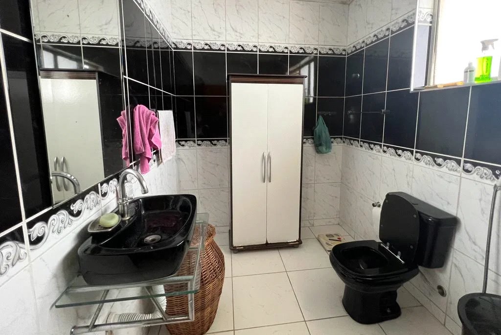 Casa à venda com 4 quartos, sendo 1 suíte, em Jardim das Vertentes, São Paulo, SP