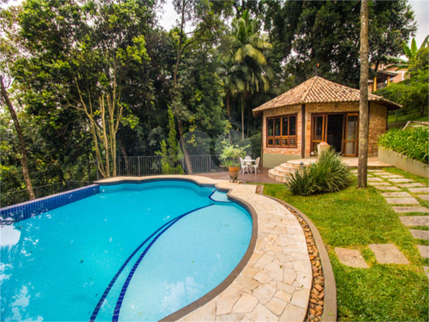 Casa à venda com 4 suítes no condomínio Alpes da Cantareira, Mairiporã - SP