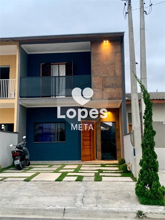 Casa à venda com 3 quartos, sendo 1 suíte,  no condomínio Residencial São José, Taubaté - SP