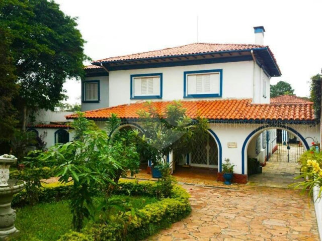 Casa à venda com 5 quartos, sendo 2 suítes,  no condomínio Luís Romero Sanson, São Paulo - SP
