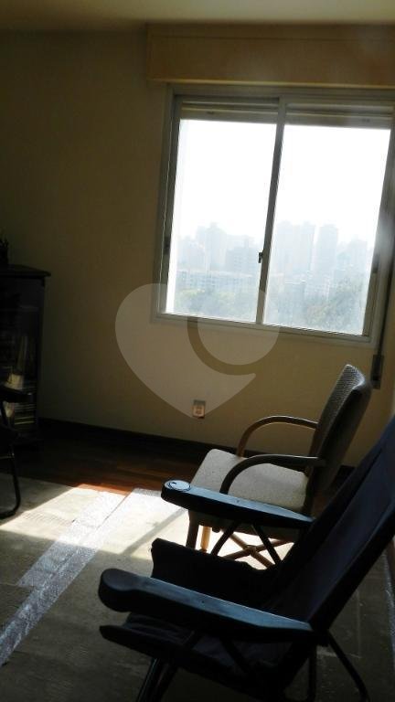 Apartamento à venda com 3 quartos, sendo 1 suíte, em Alto da Boa Vista, São Paulo, SP