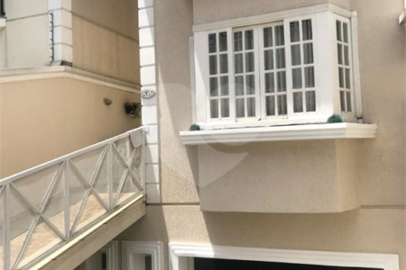 Sobrado à venda com 3 suítes em Vila Paulicéia, São Paulo, SP
