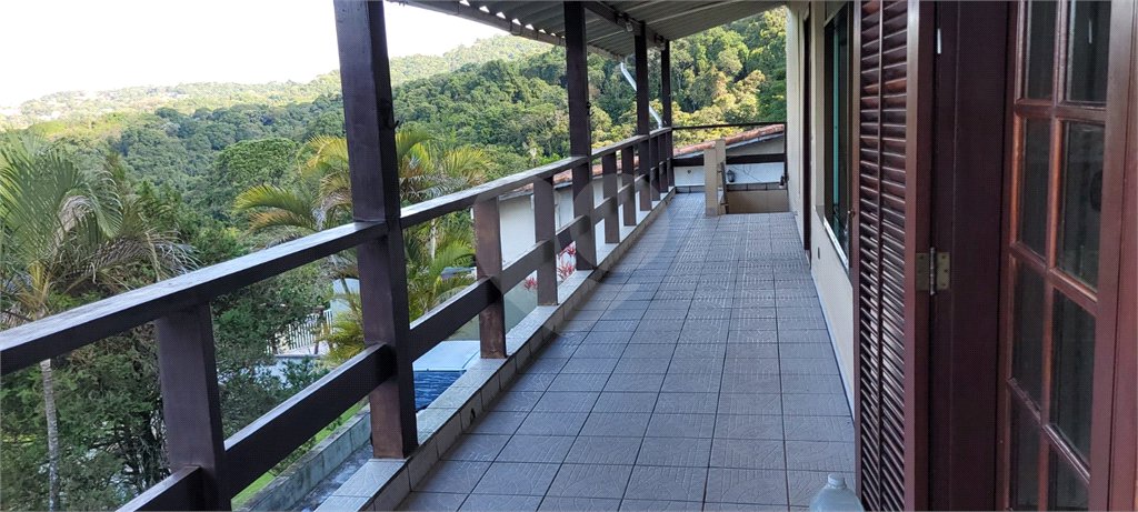 Casa à venda com 5 quartos, sendo 2 suítes, no condomínio Alpes da Cantareira, Mairiporã - SP