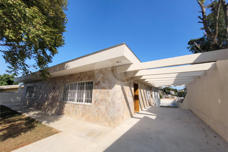 Casa Térrea à venda ou para alugar com 4 quartos, sendo 3 suítes,  em Horto Florestal, São Paulo, SP