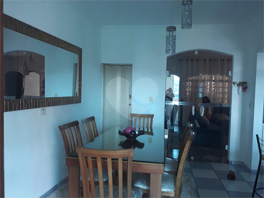 Casa à venda com 4 quartos, sendo 2 suítes, em Jardim Rosina, São Paulo, SP