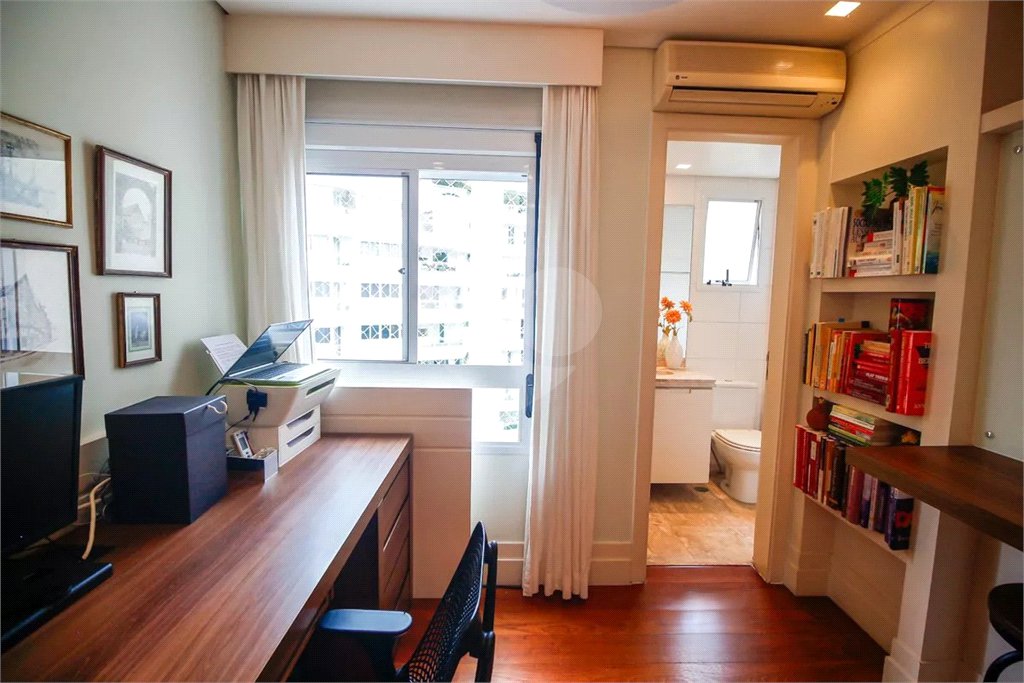 Apartamento à venda com 3 suítes em Real Parque, São Paulo, SP