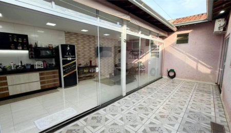 Casa à venda com 3 quartos, sendo 1 suíte, em Parque Fehr, São Carlos, SP