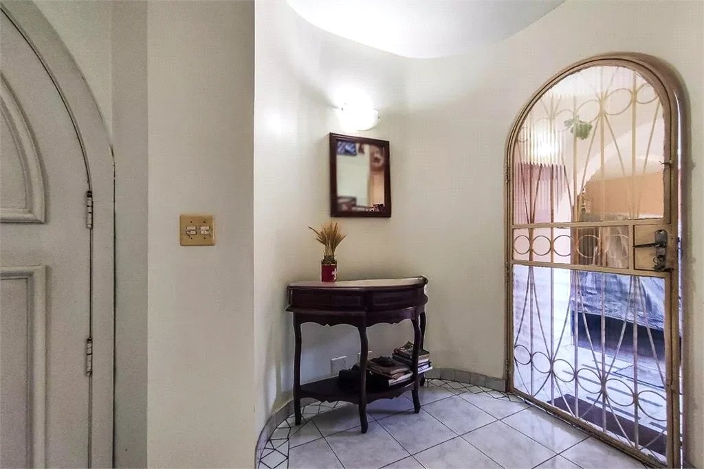 Sobrado à venda com 4 quartos, sendo 2 suítes, em Jardim Morumbi, São Paulo, SP