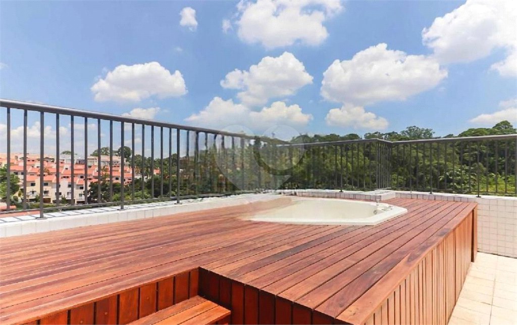 Apartamento à venda com 3 quartos, sendo 1 suíte,  em Cidade São Francisco, São Paulo, SP