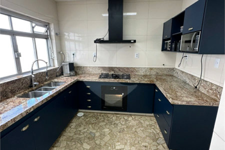 Casa à venda com 4 quartos, sendo 3 suítes, em Jardim Prudência, São Paulo, SP